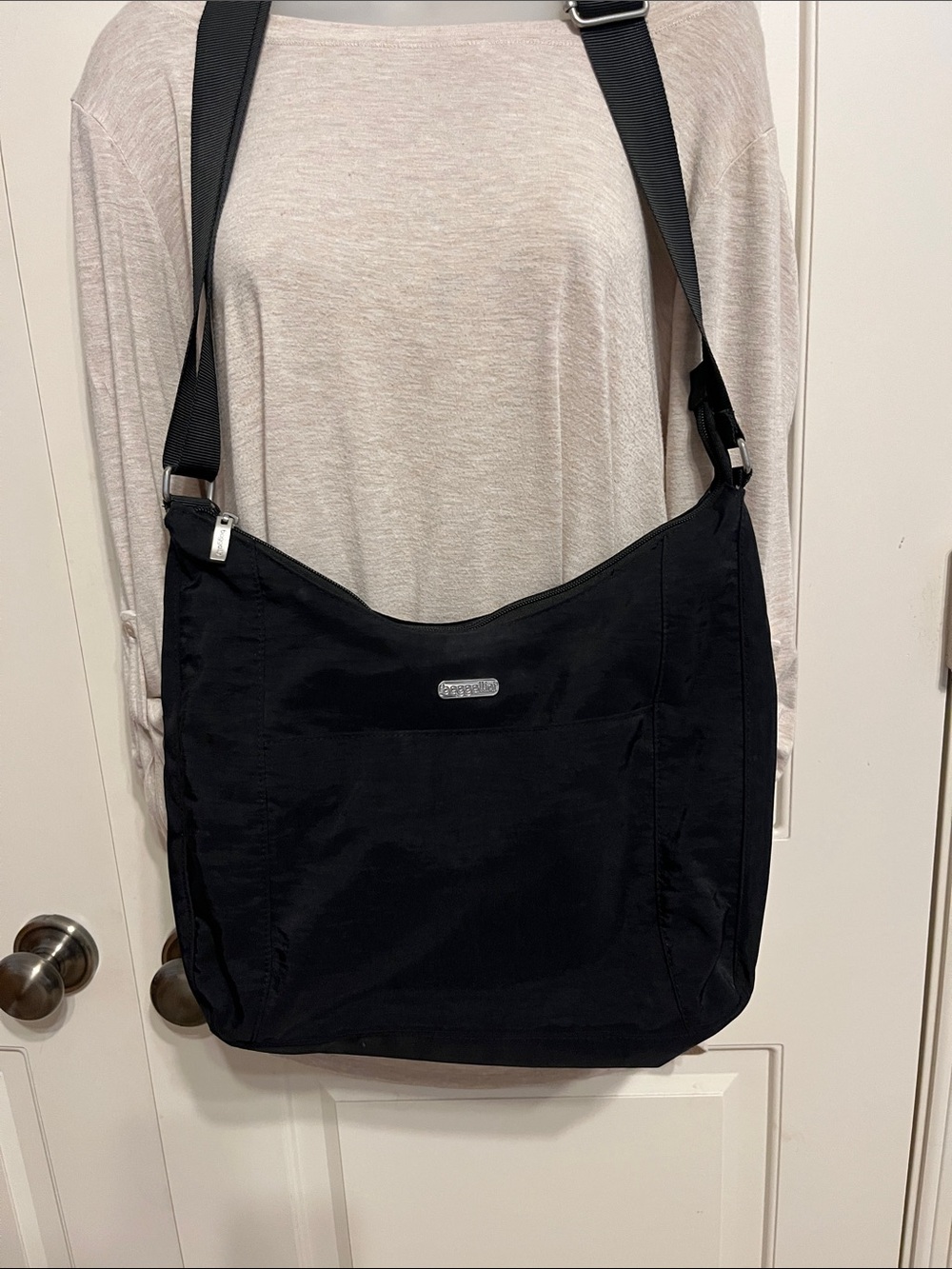 Baggallini Black Nylon Messenger Crossbody Bag